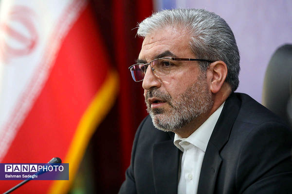 نشست صمیمی رئیس مرکز اطلاع رسانی و روابط عمومی وزارت آموزش و پرورش با خبرنگاران و اصحاب رسانه