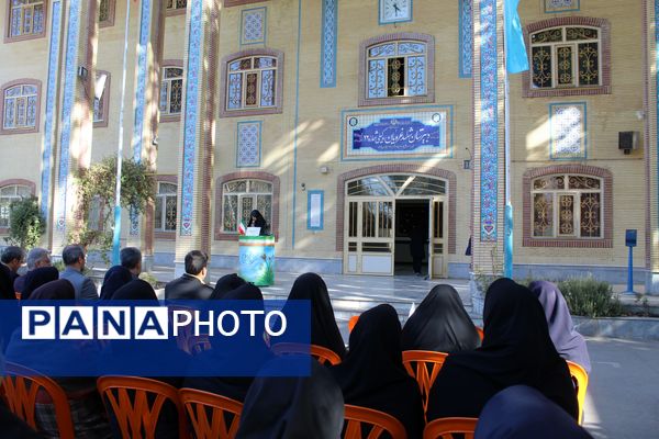 گرامیداشت روز آزمایشگاه در دبیرستان دخترانه شاهد غرویان وکیلی (۲۲)