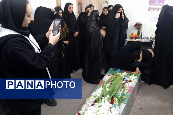 استقبال از شهید گمنام به میزبانی دبیرستان در ادب 