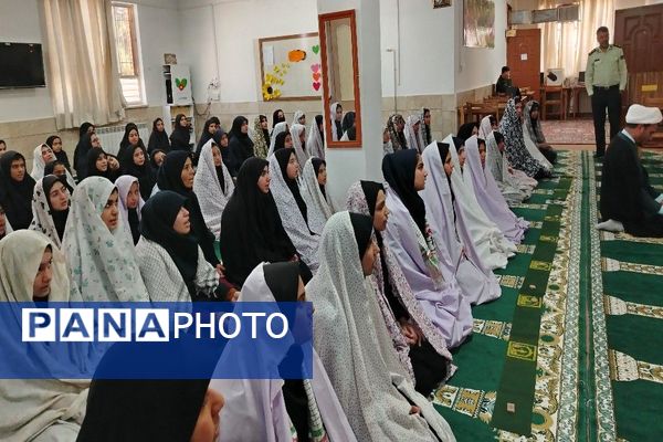 اقامه نماز جماعت ظهر و عصردر دبیرستان شهید مجید دهنوی 
