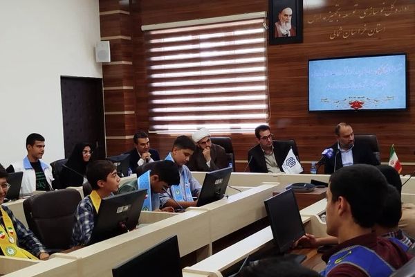 نشست معاون پرورشی و فرهنگی وزیر آموزش و پرورش با دانش آموزان پسر عضو تشکل های دانش آموزی برگزار شد