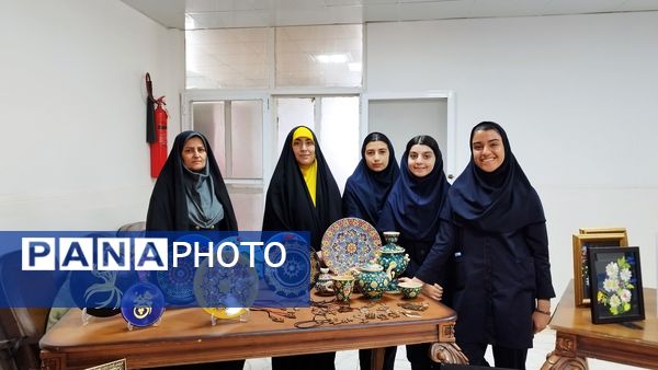 نمایشگاه دستاوردهای هنرجویان هنرستان شیخ محمد بلیغ و معرفت در شهرستان فیروزکوه