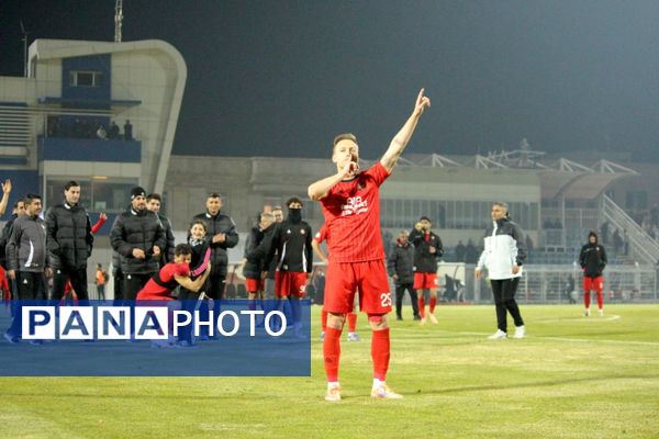 برد شیرین تراکتور در خانه مقابل چادرملو 