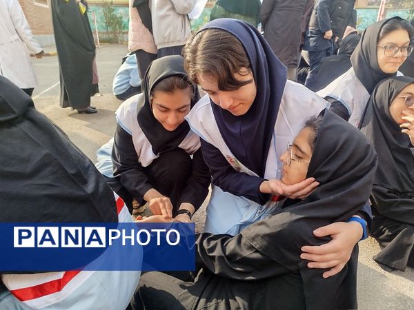 مانور سراسری زلزله در دبیرستان اعطایی ناحیه ۳ مشهد