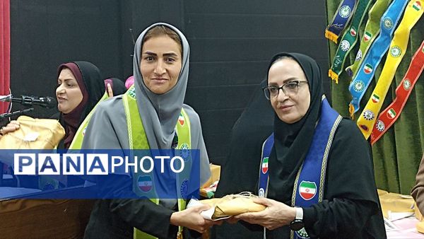 همایش تجلیل از مربیان و اعضای پیشتاز در محمودآباد 