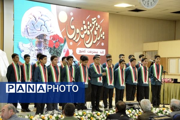 تبیین و تجلیل برنامه‌ها و ماموریت‌های رابطان پژوهشی مدارس قطب شهید شوشتری