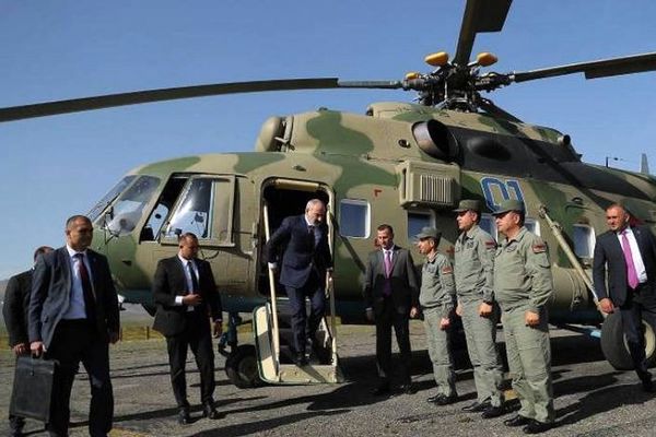 فرود اضطراری بالگرد نخست وزیر ارمنستان