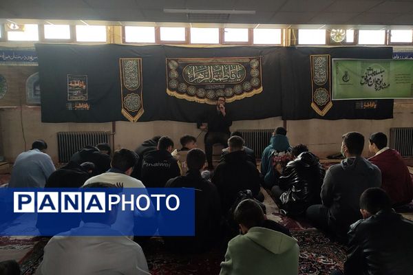 در اغنای دل‌ها هنرستان موفقیان اسلامشهر میزبان آیین فاطمیه و سفره احسان بانوی نور بود