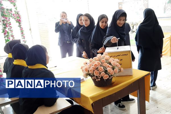 انتخابات انجمن ورزشی در دبیرستان پویش ناحیه ۳ شیراز 