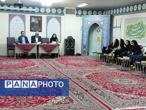 اولین جلسه شورای دبیران در دبیرستان علی‌ افشارنژاد 