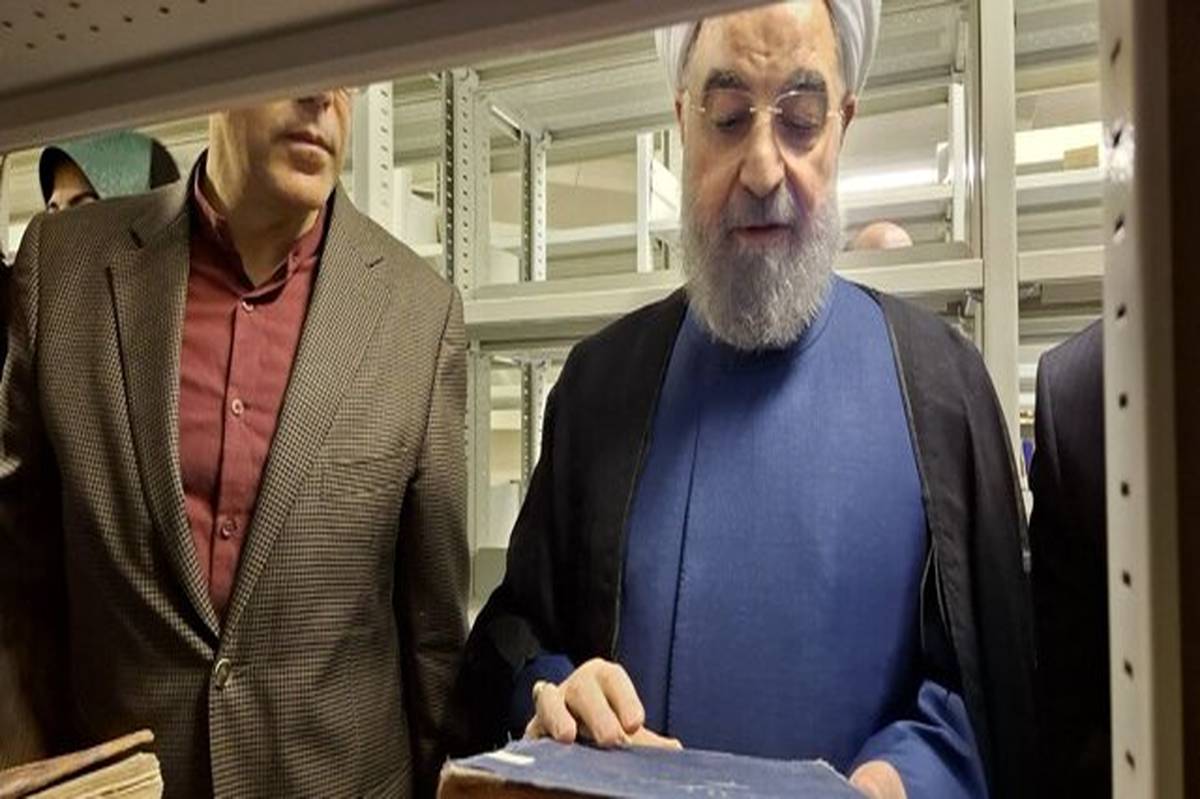 حسن روحانی کتابخانهاش را اهدا کرد