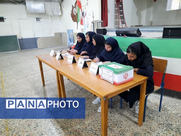 انتخابات انجمن اولیا و مربیان آموزشگاه سمیه ناغان