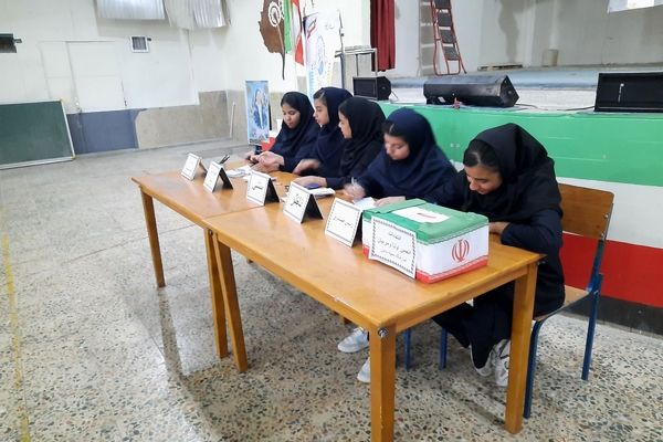 انتخابات انجمن اولیا و مربیان آموزشگاه سمیه ناغان