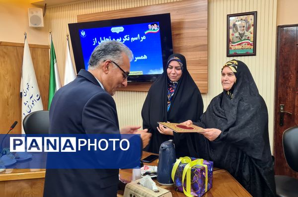 مراسم تجلیل از خانواده‌های شهدا در آموزش و پرورش گلستان