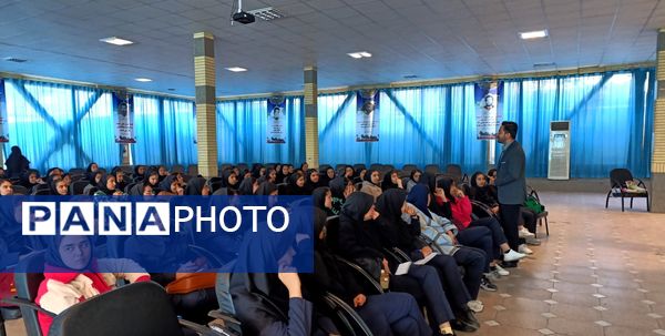 کارگاه مشاوره تحصیلی در مدرسه حضرت زینب (س) شهرستان اسدآباد 