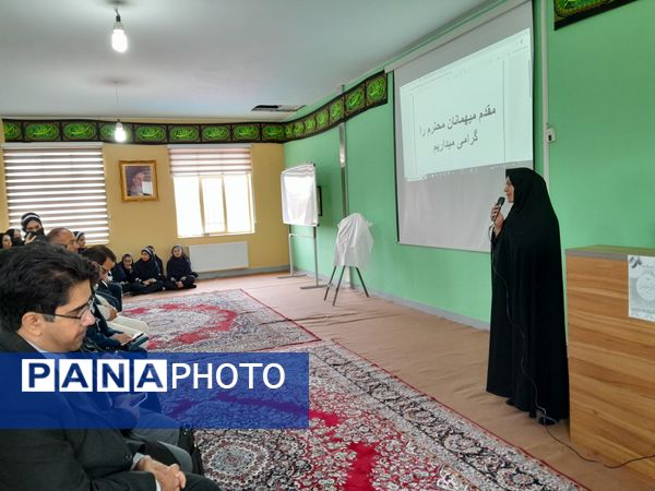 رونمایی از سه اثر به قلم سه دبیر دماوند