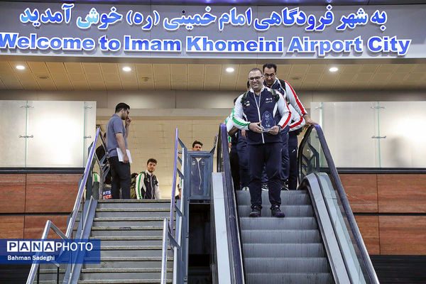 بازگشت تیم ملی وزنه‌برداری با جام قهرمانی‌