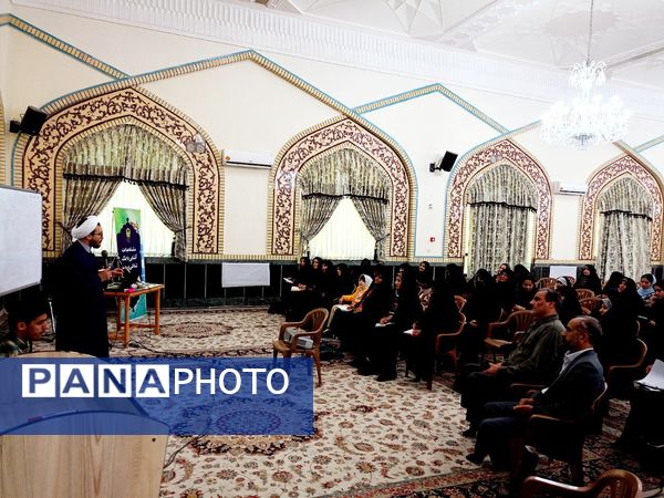 برگزاری جلسات سلسله مباحث آشنایی با جنگ شناختی و رسانه در کاشمر