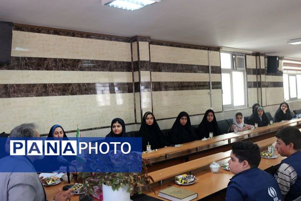 تقدیر از دانش‌آموز خبرنگاران فعال پانا در مراسم روز خبرنگار در شهرستان فیروزکوه