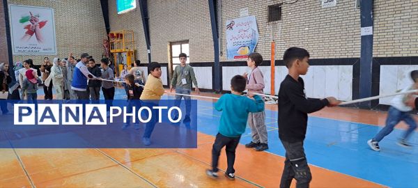 مسابقات طناب‌کشی و دارت در سالن زینبه شهرستان شیروان