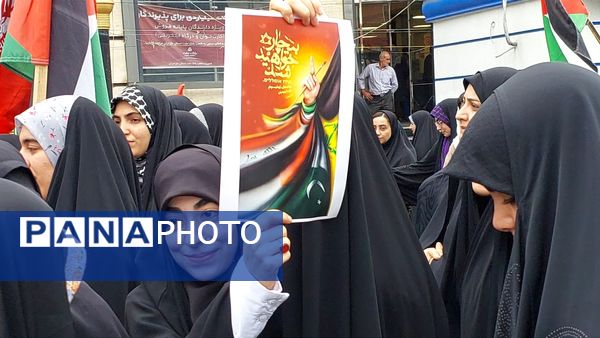 تجمع دانشجویان در اعتراض به حملات آمریکا و اسرائیل در قائمشهر 