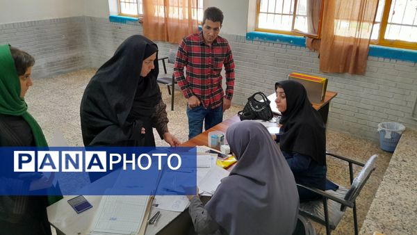 هدایت تحصیلی دانش آموزان پایه نهم دبیرستان میثاق منطقه تبادکان مشهد
