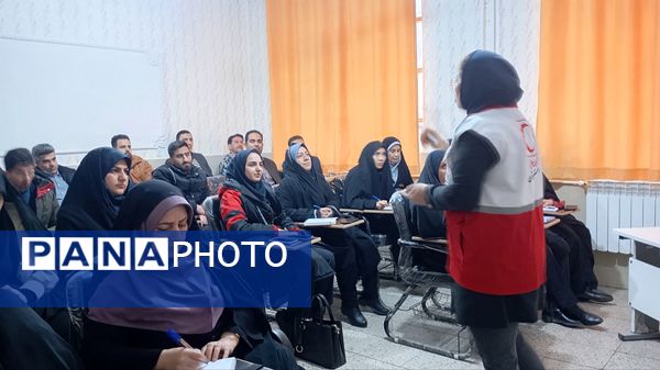 کارگاه آموزشی کمک‌های اولیه سازمان دانش‌آموزی ناحیه 2 کرج 