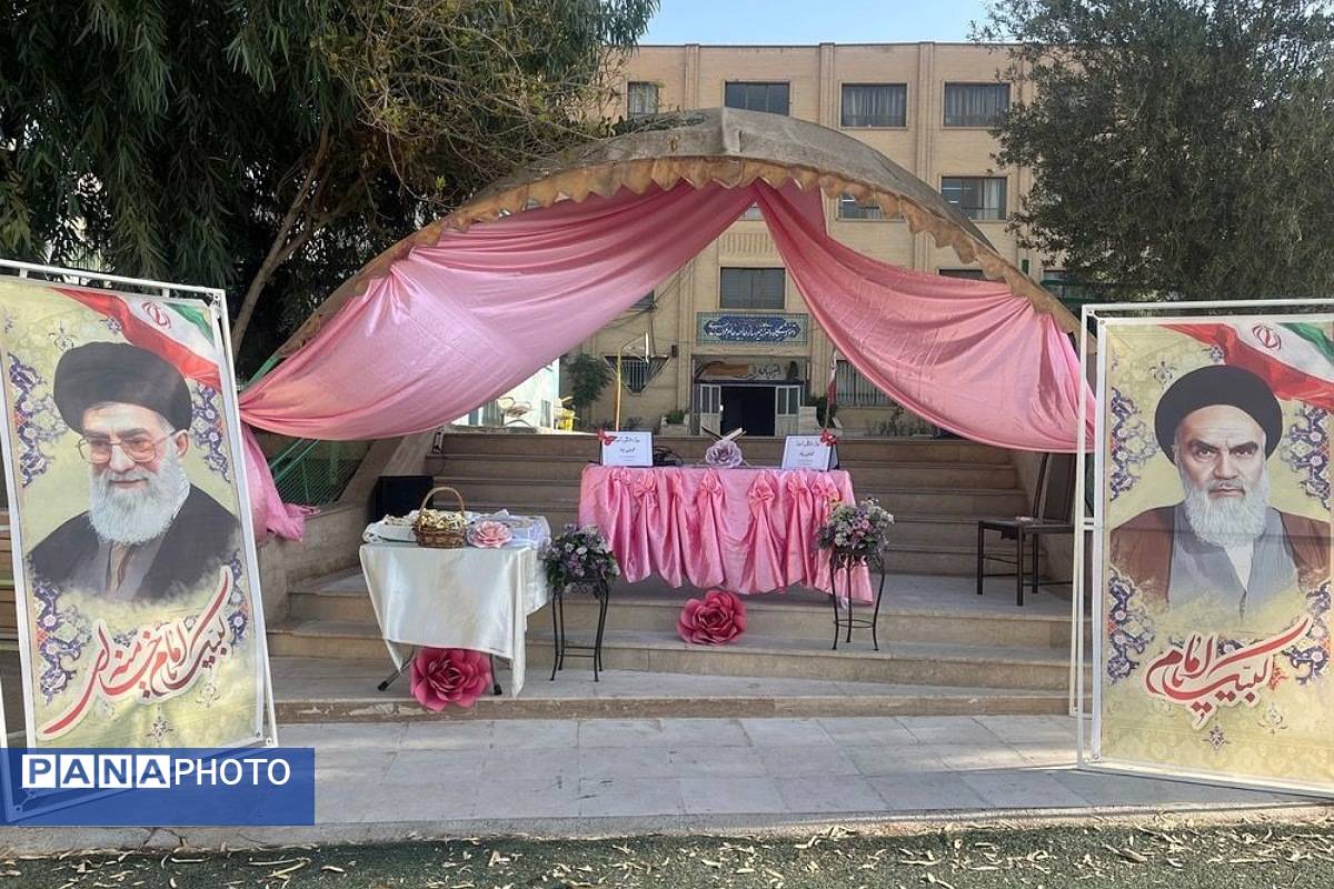 جشن پرشور روز دانش‌آموز در دبیرستان ملوک زندی 