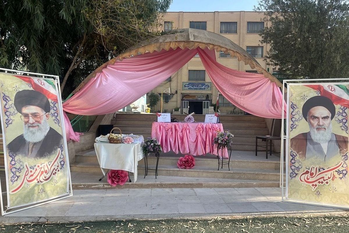 جشن پرشور روز دانش‌آموز در دبیرستان ملوک زندی 