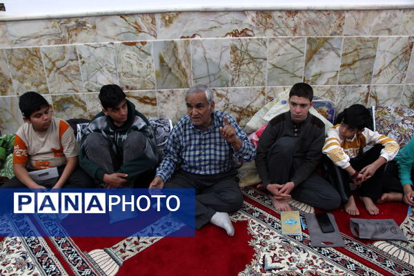 برگزاری حلقه‌های معرفتی صالحین در اعتکاف دانش‌آموزی فهرج