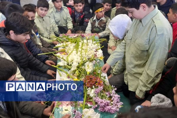 استقبال بی‌نظیر دانش‌آموزان تفرشی از قهرمانان گمنام هشت‌سال دفاع مقدس