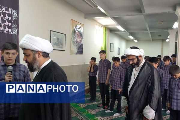 برپایی نماز جماعت مدارس کهریزک با حضور امام جمعه منطقه 