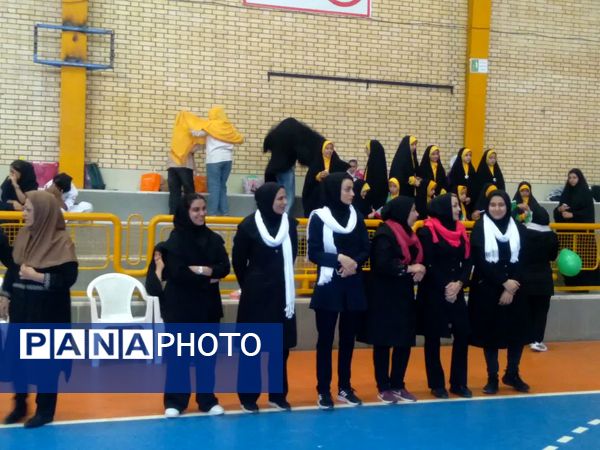 افتتاحیه طرح ملی میدان پویا و مسابقات هندبال در باشگاه غدیر محسن آباد برخوار