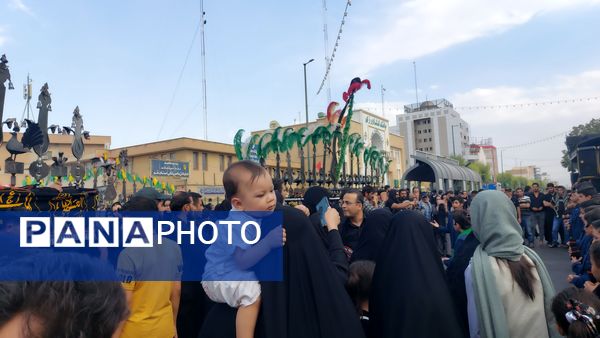 جلوه‌هایی از حرکت نمادین کاروان اسرای کربلا در قم