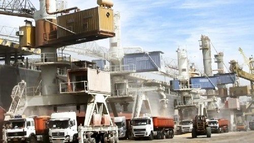 رشد ۸ درصدی عملیات تخلیه و بارگیری در بندر امام(ره)
