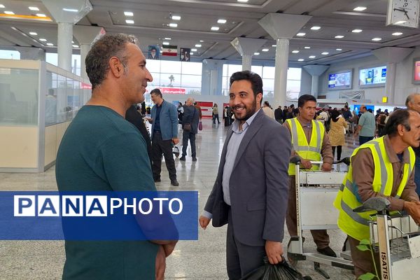 استقبال از زائران حرم امام رئوف در فرودگاه شیراز