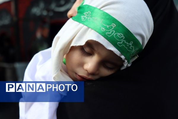 پای‌برهنه،در مسیر عشق