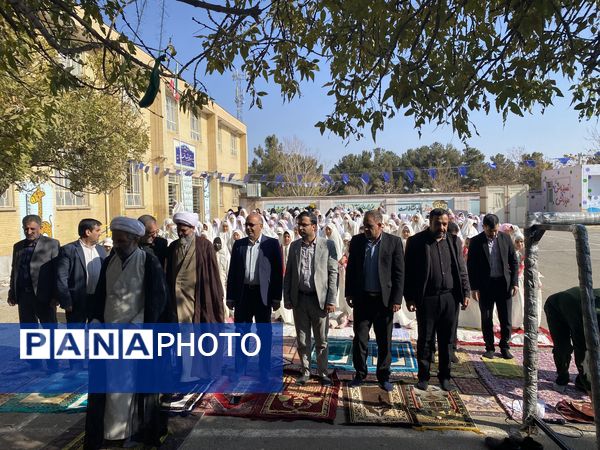 آسمان باخرز به امید رحمت؛ نماز باران با حضور دانش‌آموزان و مسئولان اقامه شد