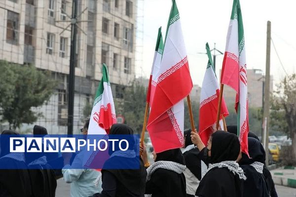 حضور پرشکوه دانش‌آموزان کهریزک و باقرشهر در راهپیمایی ۱۳ آبان