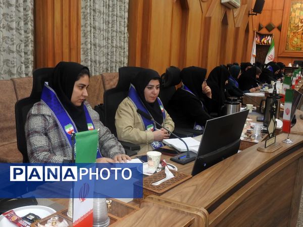 نشست هم‌اندیشی مسئولان سازمان دانش‌آموزی استان فارس روز اول