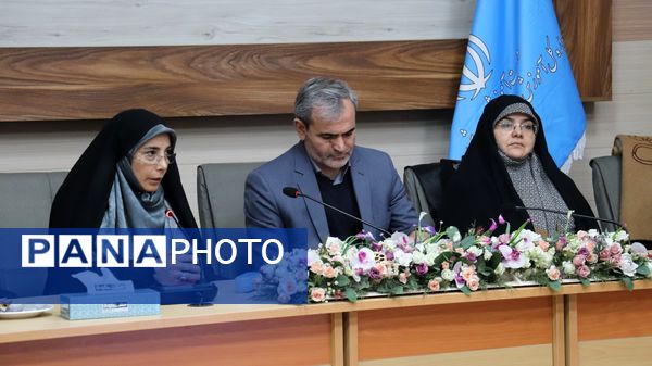 رویداد الگوسازی از زنان موفق و فعال در گفتمان الگوی سوم زن مسلمان