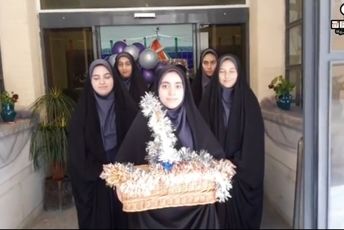جشن ورودی‌های جدید متوسطه دوم همزمان با هفته دفاع مقدس در دبیرستان دخترانه فرقدانی