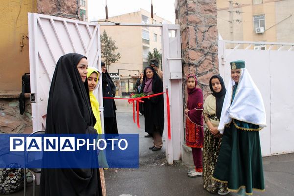  آیین افتتاح جشنواره ماها و ایران‌مون در دبیرستان خدیجه کبری پردیس 