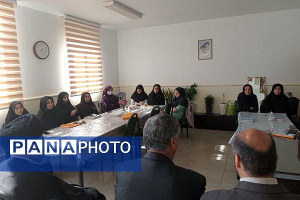  زنگ نماز در هنرستان آفرینش پردیس با حضور امام جمعه و مدیر آموزش و پرورش