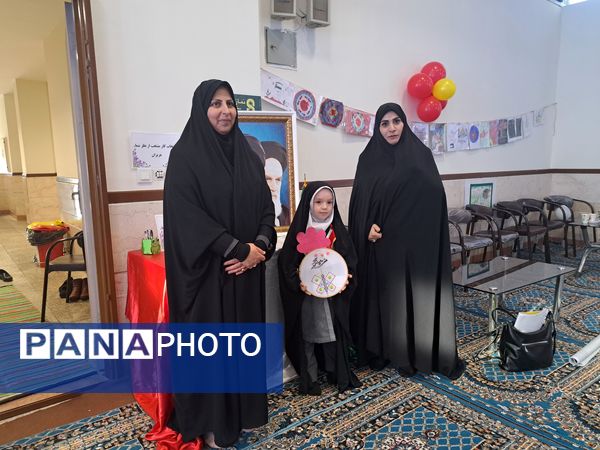  نمایشگاه دست‌سازه‌ها و فعالیت‌های پژوهشی در دبستان شقایق‌ها شهرستان ملارد