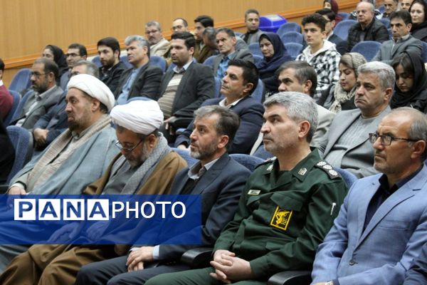 ملکان صحنه افتخارآفرینی برترین‌های کنکور ۱۴۰۴