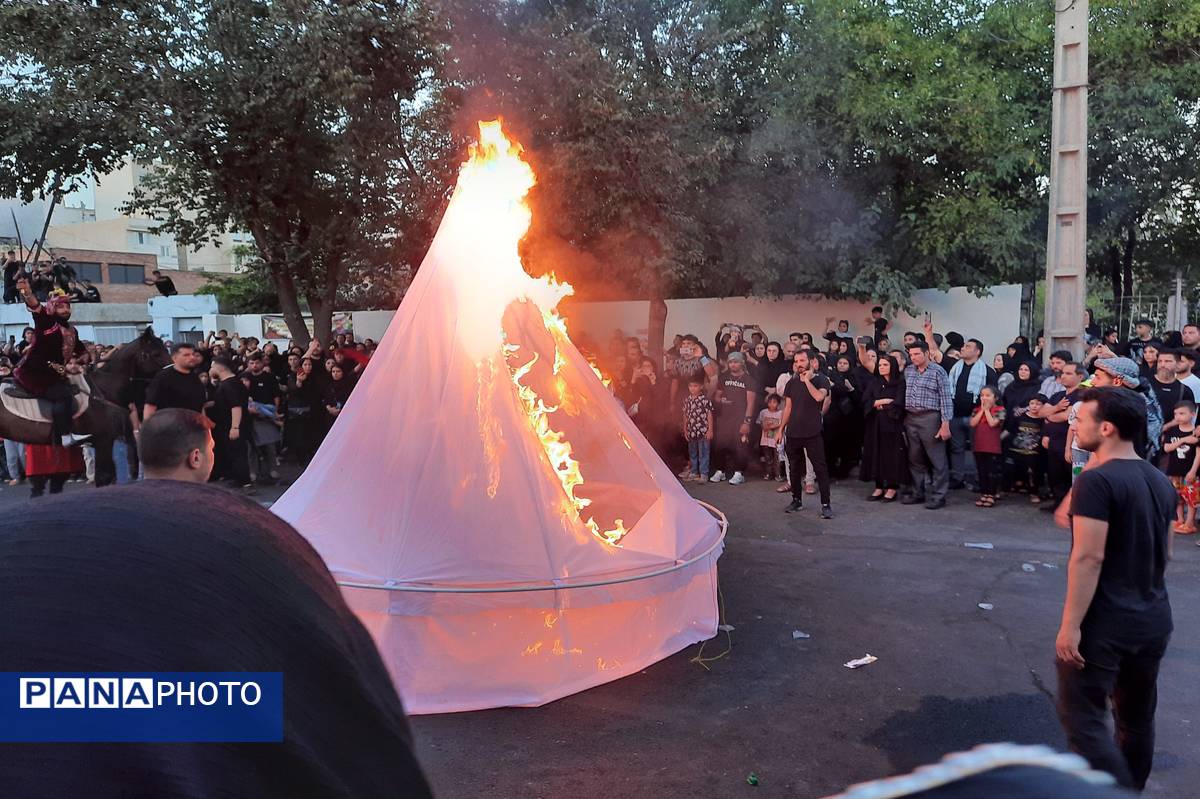 عشاق دلسوخته سیدالشهدا شام غریبان را با آتش زدن خیمه‌‌ها به پایان رساندند