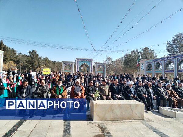 آغاز مراسم دهه فجر با شعار  «حضور تا ظهور» در گلزار شهدای سبزوار