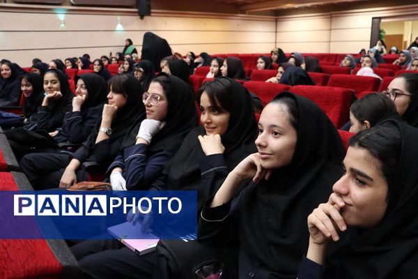 برگزاری جشن روز دختر با همکاری کانون خدمت رضوی و نهادهای آموزشی در منطقه 14 تهران 