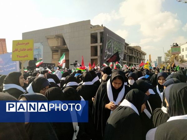  راهپیمایی  روز دانش آموز در مشهد با قلب هایی از جنس عزای حضرت فاطمه (س)